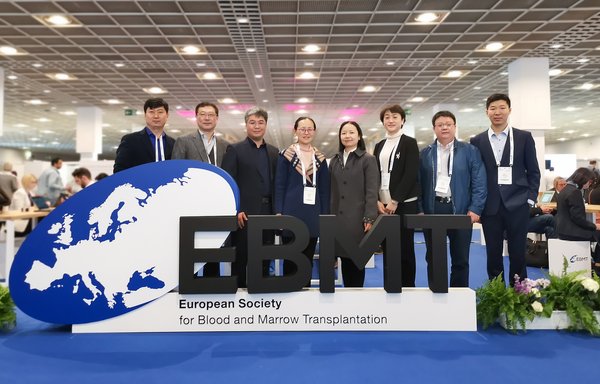 陆道培医疗团队在EBMT合影