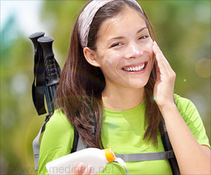 UV Stickers Remind Cricket Fans to Reapply Sunscreen UV Stickers Remind Cricket Fans to Reapply Sunscreen