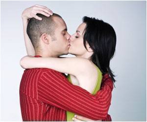 French Kiss can Cause Gonorrhoea French Kiss can Cause Gonorrhoea