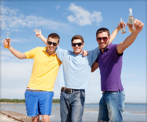 Teens' Fun Seeking Predicts Both Risk-Taking and Helping Behavior Teens' Fun Seeking Predicts Both Risk-Taking and Helping Behavior