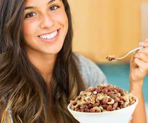 Eating High-Protein Snack Before Bed Doesn't Harm Active Women Eating High-Protein Snack Before Bed Doesn't Harm Active Women