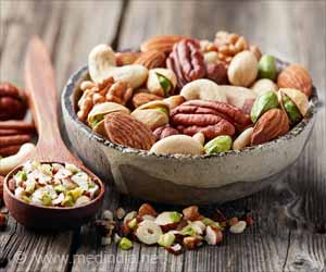 Eating Nuts Every Day can Cut Down Risk of Fatal Heart Attack, Stroke Eating Nuts Every Day can Cut Down Risk of Fatal Heart Attack, Stroke