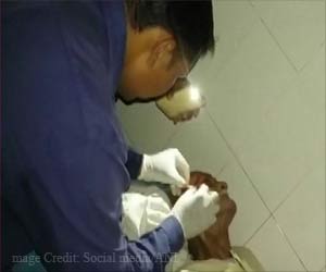 No Power Supply: UP Doctor Uses Mobile Torchlight to Stitch Patient's Wounds No Power Supply: UP Doctor Uses Mobile Torchlight to Stitch Patient's Wounds