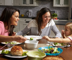 Dining after 6pm can Put Women at Heart Disease Risk Dining after 6pm can Put Women at Heart Disease Risk